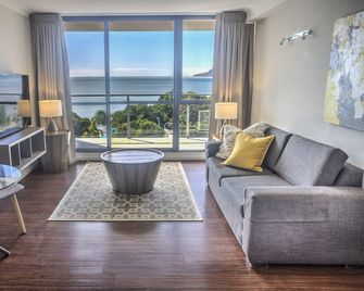 Cairns Plaza Hotel - Cairns - Living room