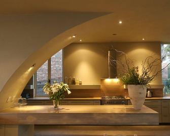 Mosselberg on Grotto Beach - Hermanus - Front desk