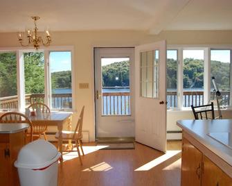 Roomy Lakeside Home With Great Views And Minutes From Trout Town Usa (Roscoe) - Roscoe - Dining room