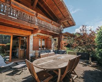 Spacious chalet in the heart of the Beaufortain mountains - Villard-sur-Doron - Patio
