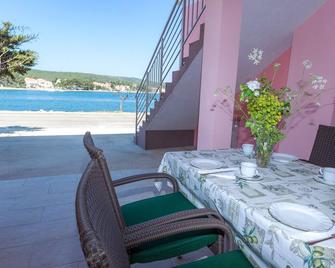 Apartments by the sea Veli Rat, Dugi otok - 11525 - Veli Rat - Patio