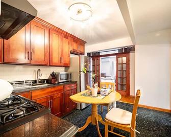Best Location In Queens, Everything Is Near By, Private Room - Queens - Dapur