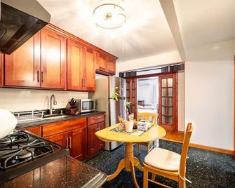 Best Location In Queens, Everything Is Near By, Private Room - كوينز - مطبخ
