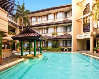 Bentani Hotel & Residence - Cirebon - Piscina
