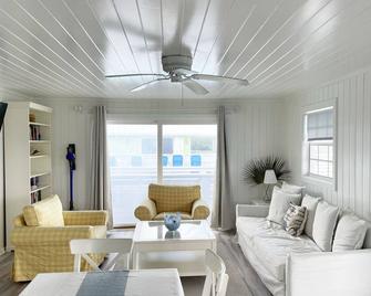 Lovely Villa Steps away from the Beach at Turtle Hill Resort - Hope Town