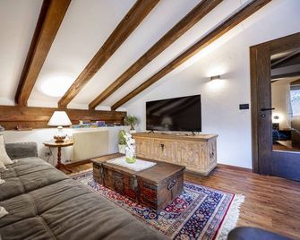 Attic Apartment - Ortisei - Living room