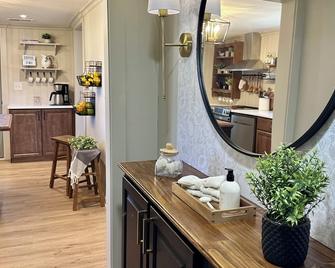 White Little Cottage-Newly renovated-Pets-Family - Greeneville - Keuken