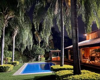 Superb Villa Retreat In Beautiful Gated Community Walking Distance From Local Shops - Tezoyuca - Pool
