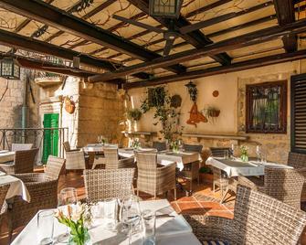 هوتل مونتي كريستو - كوتور - مطعم