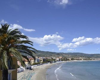 Hotel La Baia - Diano Marina - Extérieur