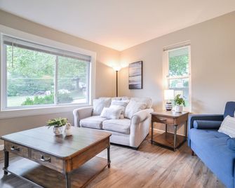 Cozy & Comfortable 1 Bedroom Suite - Jackson - Living room