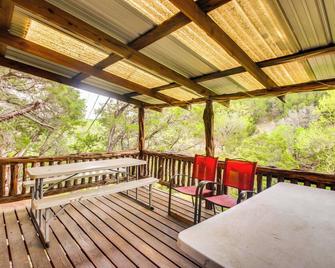 Cedar Falls Cabin 2: Family Getaway By Honey Creek - Davis - Balcón
