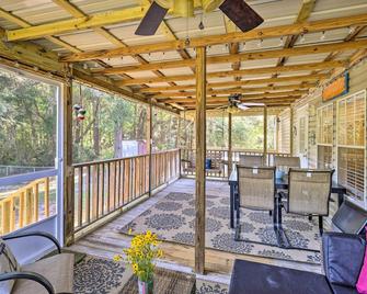 Cozy Steinhatchee House w/ Fire Pit & Grill! - Steinhatchee - Balcón