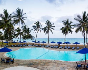 Jacaranda Indian Ocean Beach Resort - Diani Beach - Piscina