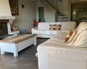 A haven of peace surrounded by vineyards near Aix-En-Provence - Pourrières - Salon