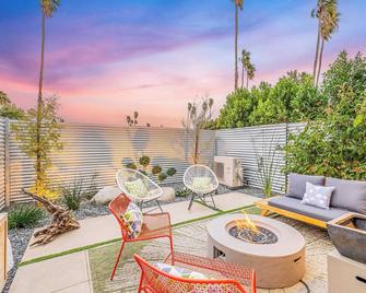 Zanjero by AvantStay Mins from Downtown Palm Springs Private Terrace Shared Pool - Palm Springs - Balcón