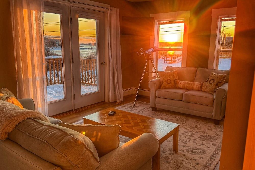 Piper House in Quaint Fishing Village - Pet Friendly