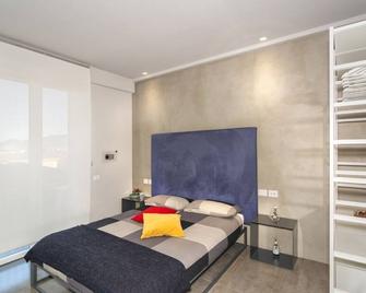 Mediceo 42 - Comfort Double Room with Balcony - Pisa - Bedroom