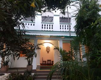 Z Hotel - Puri - Gebäude