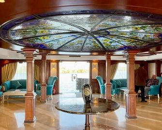 Prince Omar Cruise - Cairo - Lobby