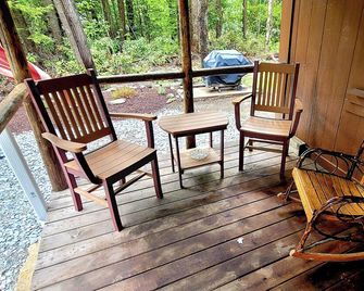 Couple's Cabin in Somerset - Somerset - Patio