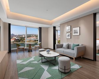 Holiday Inn Quanzhou Donghai by IHG - Quanzhou - Living room