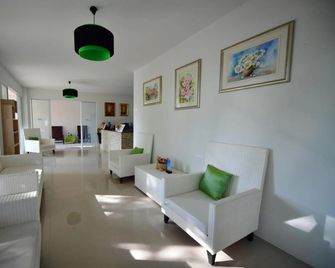 The Touch Green Naiyang Hotel & Fitness - Sakhu - Sala de estar