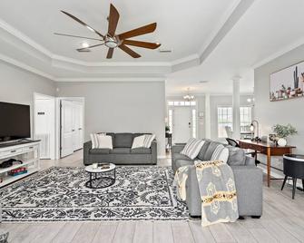 3 King Beds I Sleeps 14 I Mins To Ft Rucker - Enterprise - Huiskamer