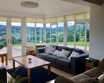 Luxury in the hills of Donegal - Ballybofey - Living room