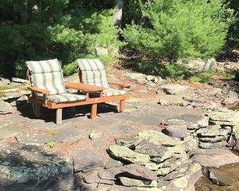 Lake Wallenpaupack Boulder Point Lakefront Cabin with Private Boat Dock - Lakeville - Patio