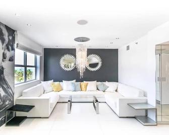 Casa Grande Suites on Ocean Drive - Miami Beach - Living room