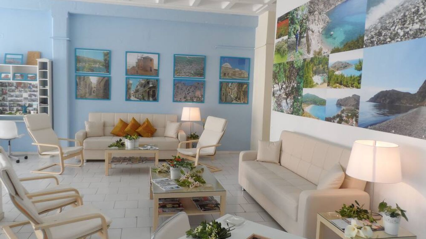 Seafront Studios And Apartments