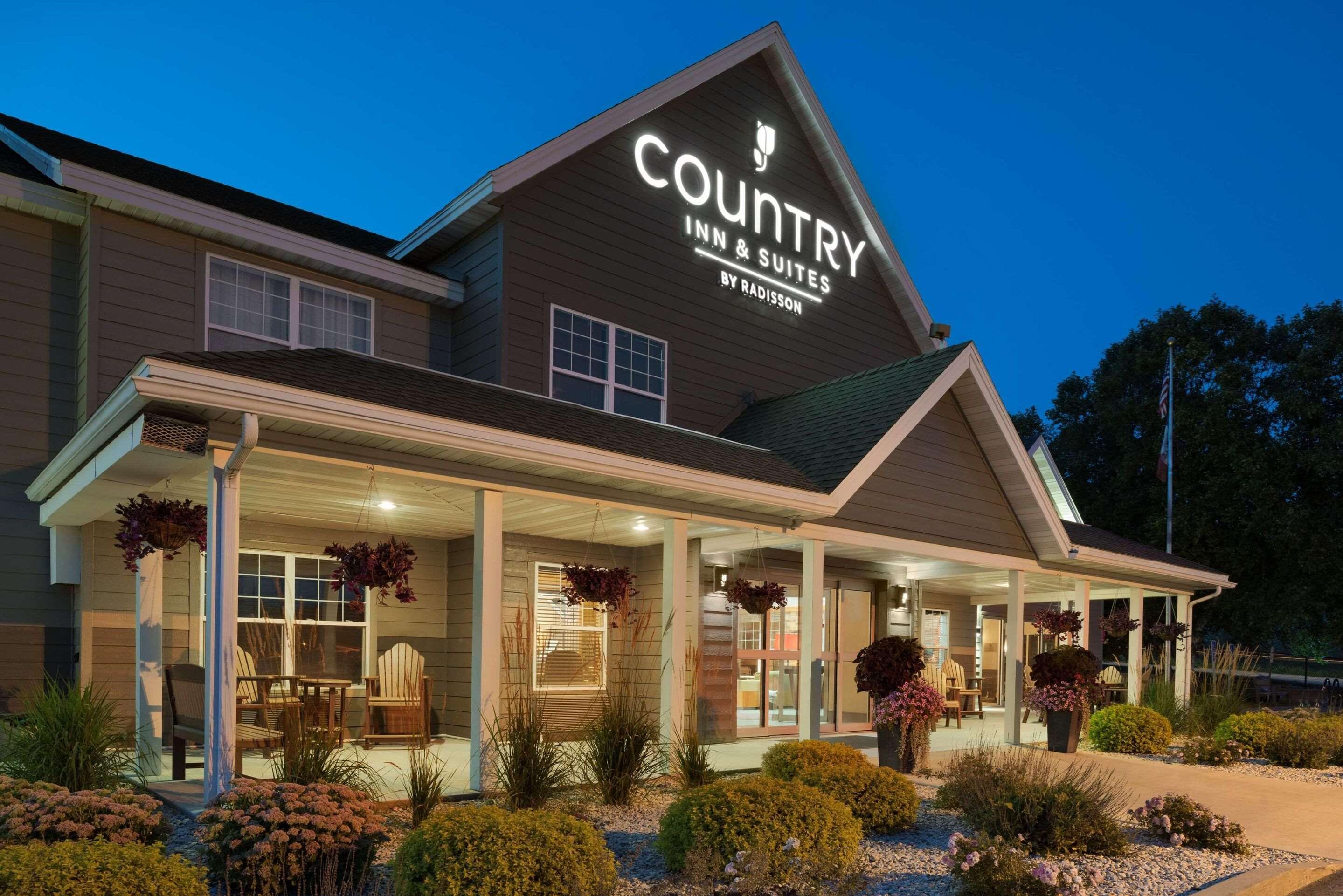 Country Inn & Suites by Radisson, Decorah, IA - Decorah - Gebäude