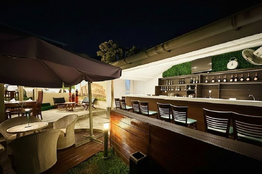 روما أوتل آند ريستوران - ليبرفيل - بار