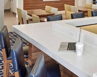Best Place to Stay in Chesterfield! Kitchen, Free Breakfast, Pets Allowed - Chesterfield - Ресторан