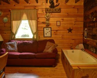 Panther Creek Cabins - Cherokee - Living room