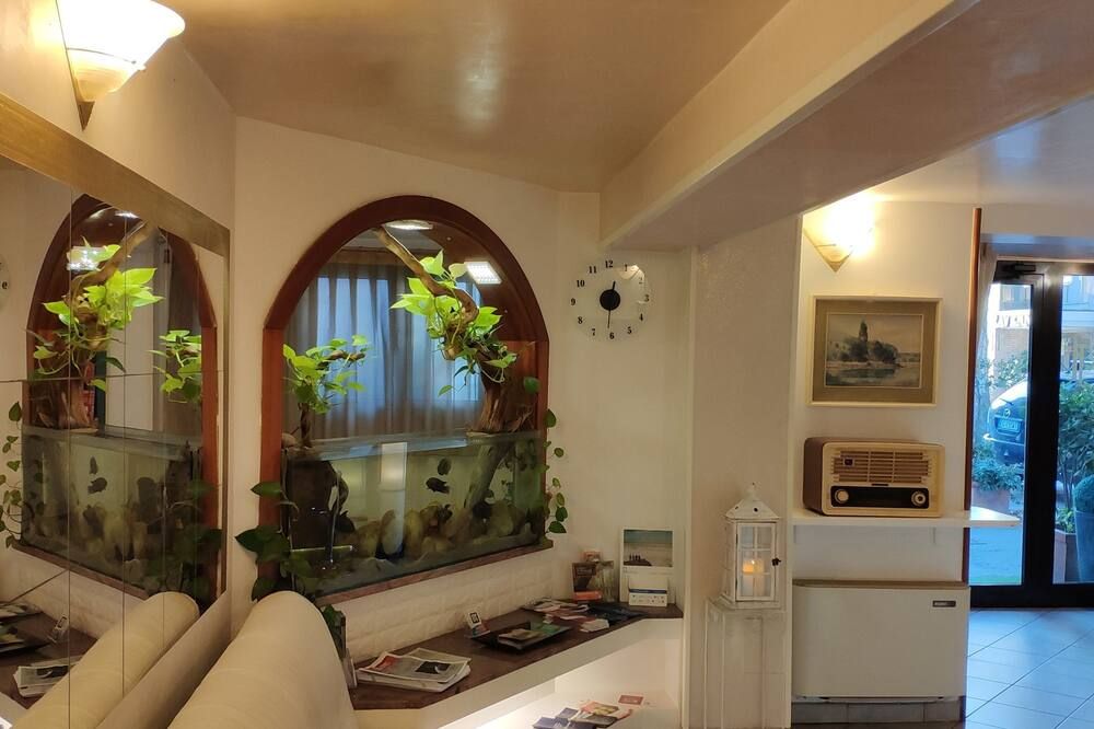 Hotel Minerva - ראבנה