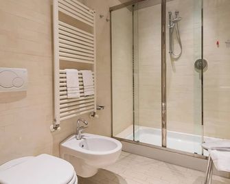 Century Hotel - Parma - Bathroom