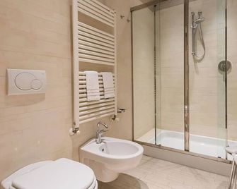 Century Hotel - Parma - Bathroom