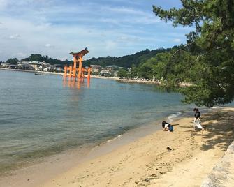 Miyajima Traditional Guesthouse & Cultures Shiomachian - Hatsukaichi - Beach
