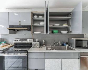 Spacious, clean-Home in Bethpage - Bethpage - Kitchen