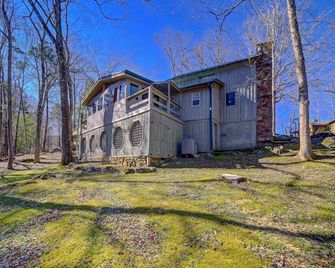 Cozy Log Cabin 6 Mi to Great Smoky Mtns NP! - Townsend - Building