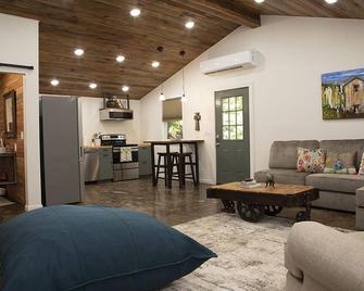 Welcome to \'The Little house at the Landing\' - Wynne - Sala de estar