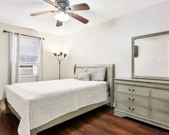 2 bed condo - 1 block to Quarter. Very walkable. - New Orleans - Camera da letto