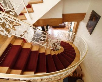 Hotel Schwarzwälder Hof - Freiburg im Breisgau - Stairs