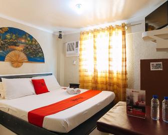 RedDoorz Plus @ Lagoon Beach Resort Zambales - Olongapo - Bedroom