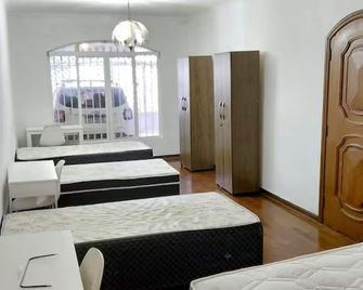 House for 13 people in São Paulo, capital city, west zone. - São Paulo