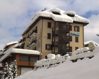 Hôtel Le Montblanc - Flumet - Building