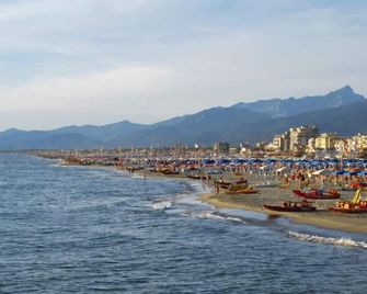 Apartment Appartamento Amedeo by Interhome - Viareggio - Plage