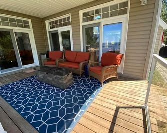 Waterfront Executive Cottage on Nipissing - Callander - Balcony